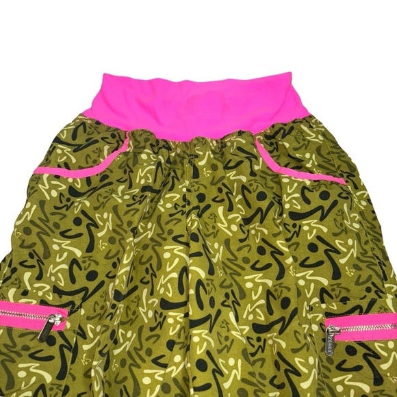Zumba Women's Cropped Cargo Joggers Accent Waist Dance Gym Workout Fitness - Picture 2 of 7
